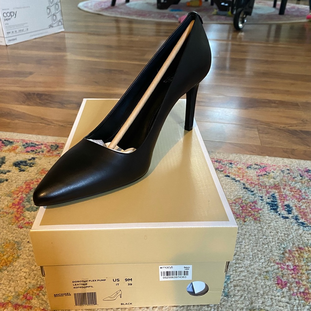 Michael Korsbrand new black pumps